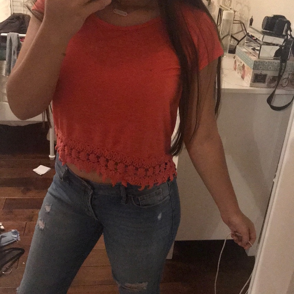 super cute summertime cropped shirt.